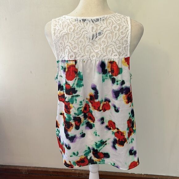 Kensie floral and lace button front sleeveless blouse Size M - Picture 5 of 9